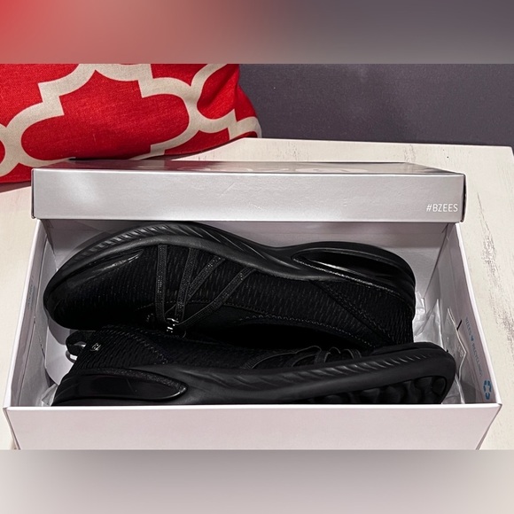 BZEES Black Slip-On Flats with Soft Knit Fabric and Flexible Sole - Picture 9 of 9